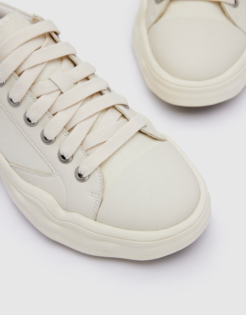 Platform Round Toe Sneakers