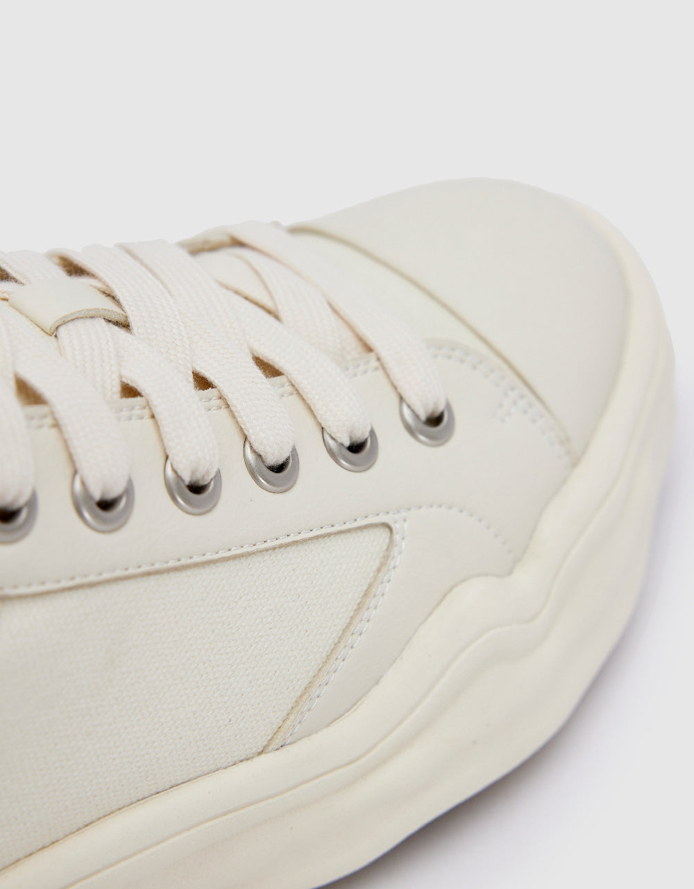 Platform Round Toe Sneakers