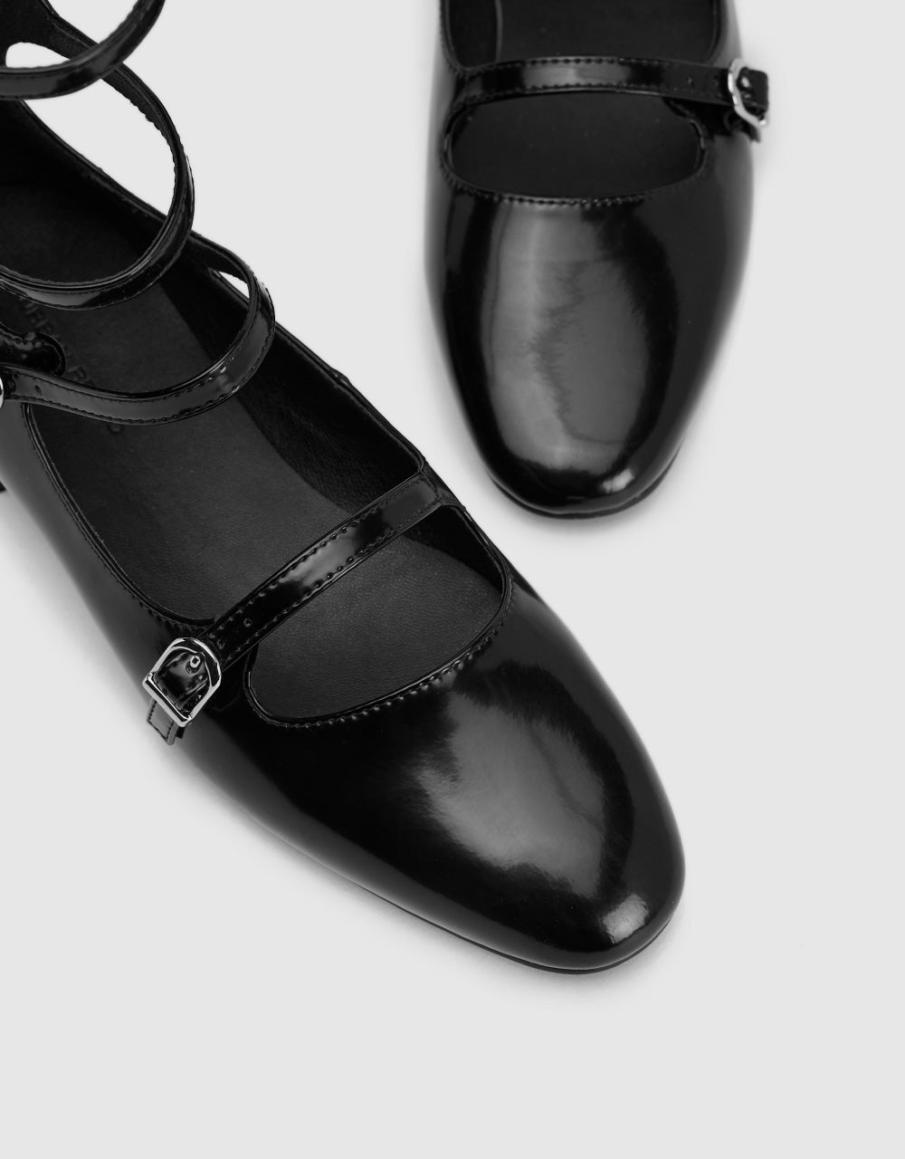 Muti-Buckle Round Toe Pumps