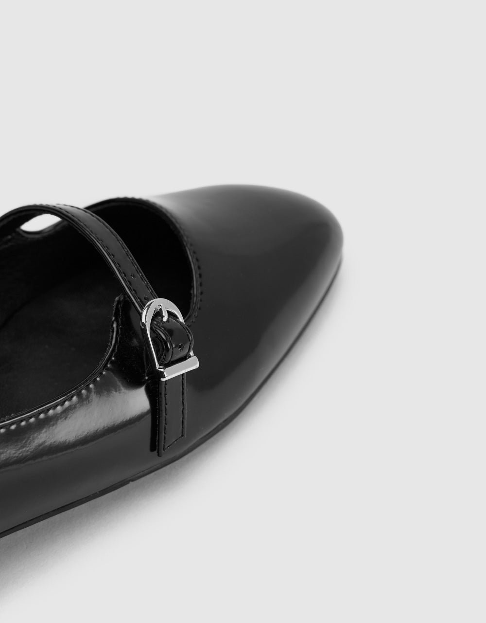 Muti-Buckle Round Toe Pumps