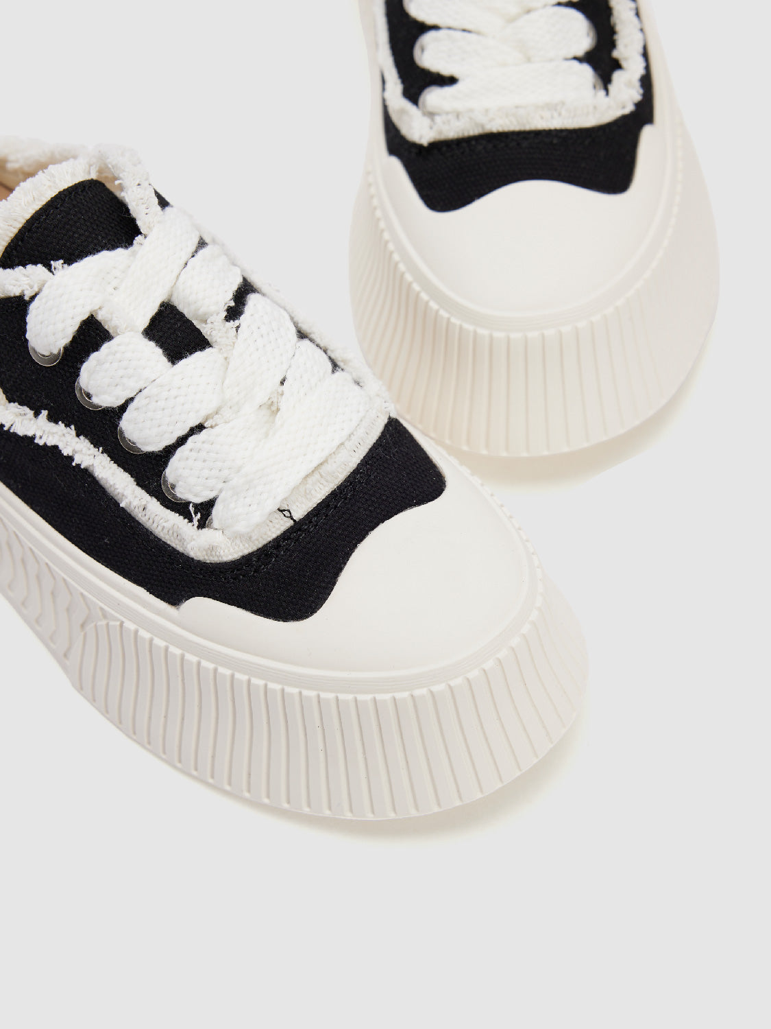 Raw Hem Round Toe Slippers