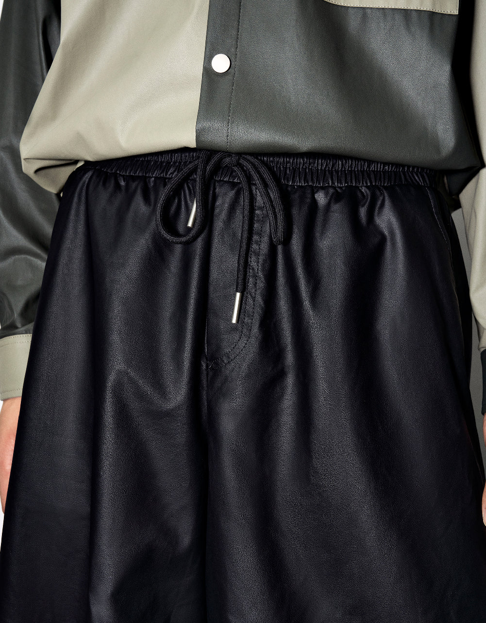 Drawstring Waist Loose Shorts