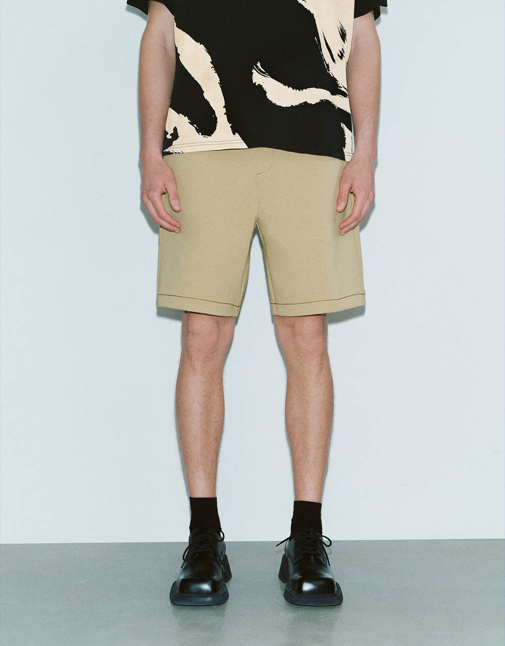 Drawstring Waist Loose Shorts