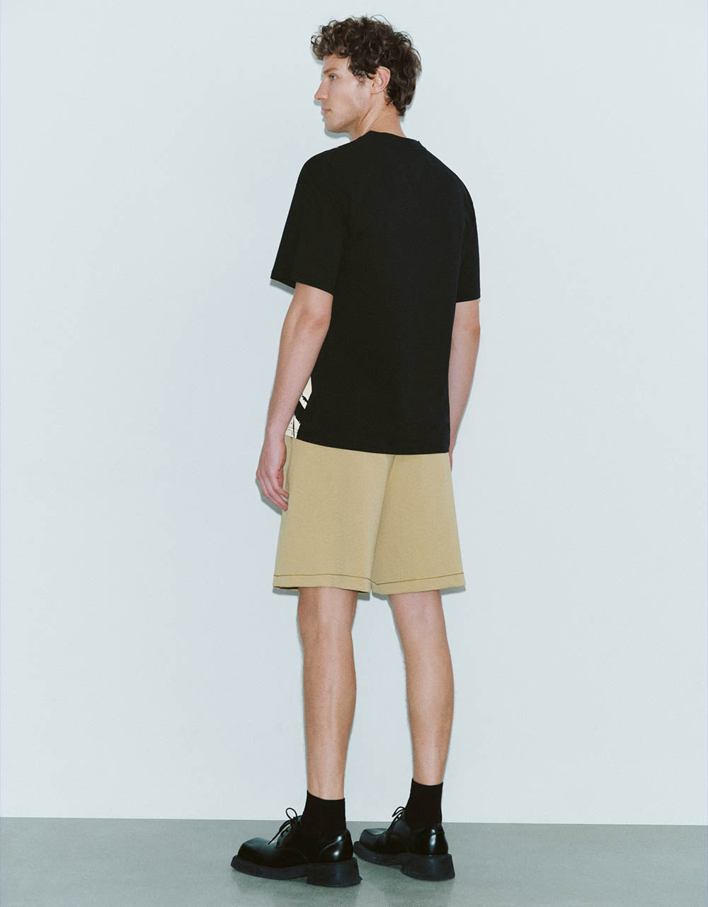 Drawstring Waist Loose Shorts