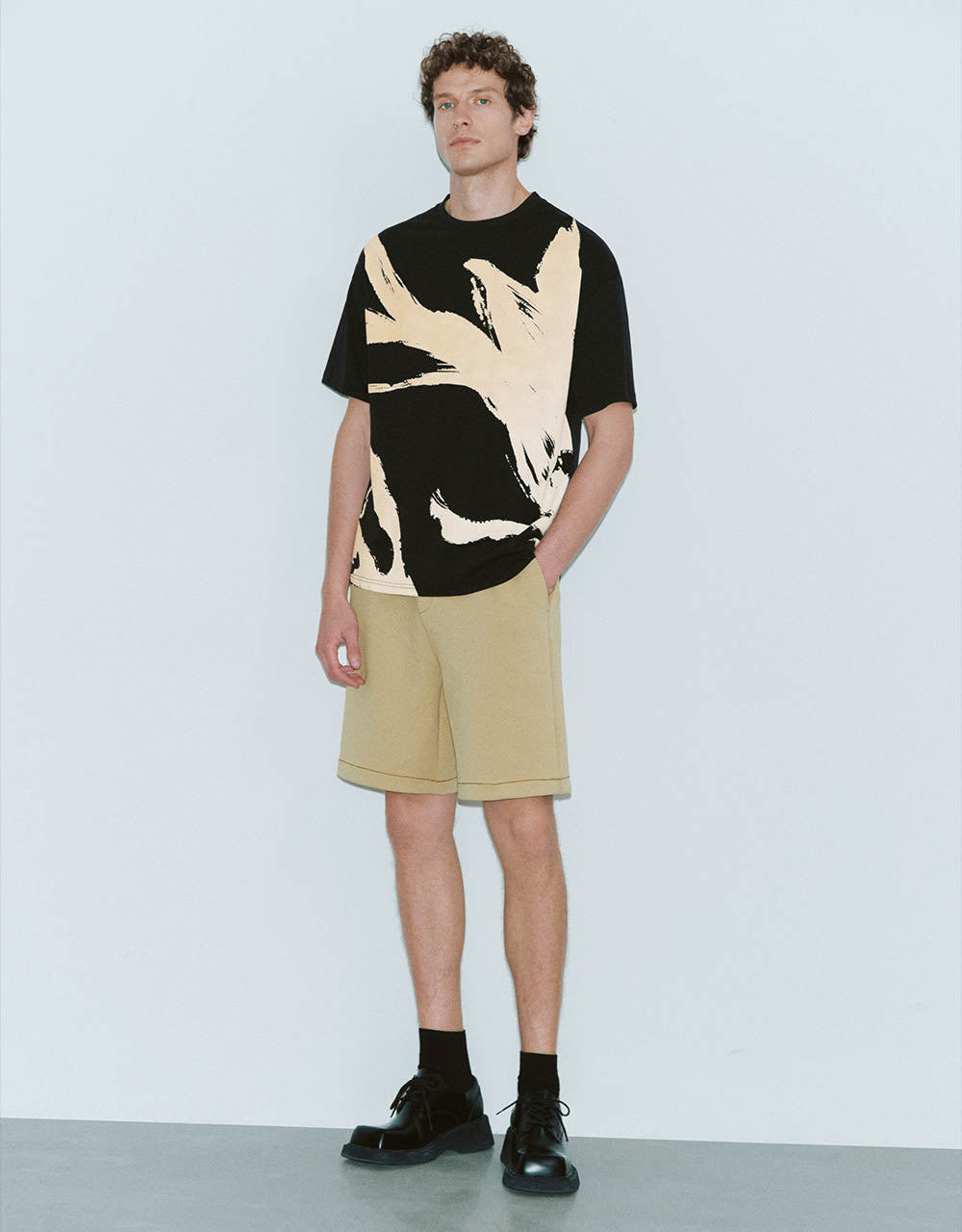 Drawstring Waist Loose Shorts