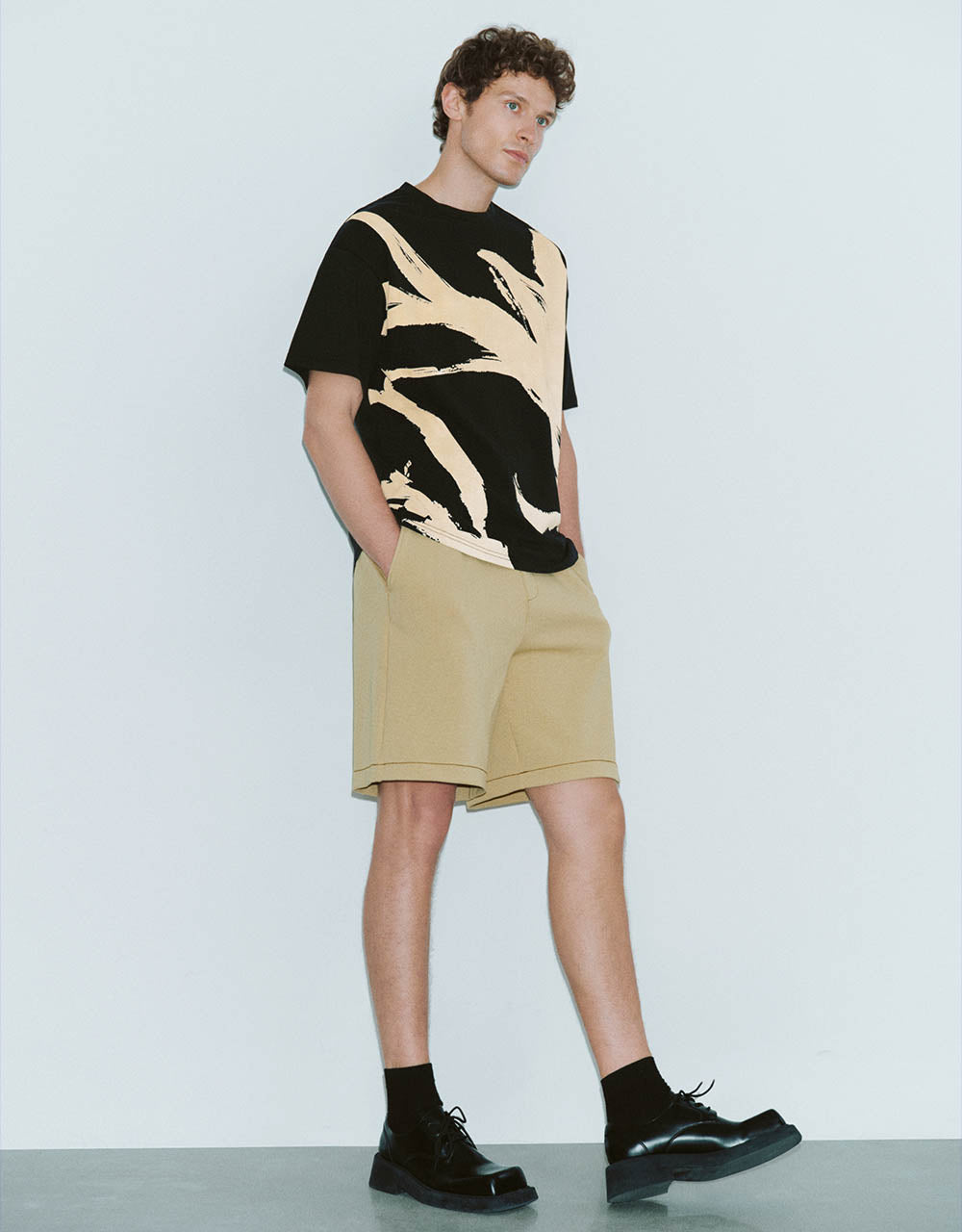 Drawstring Waist Loose Shorts