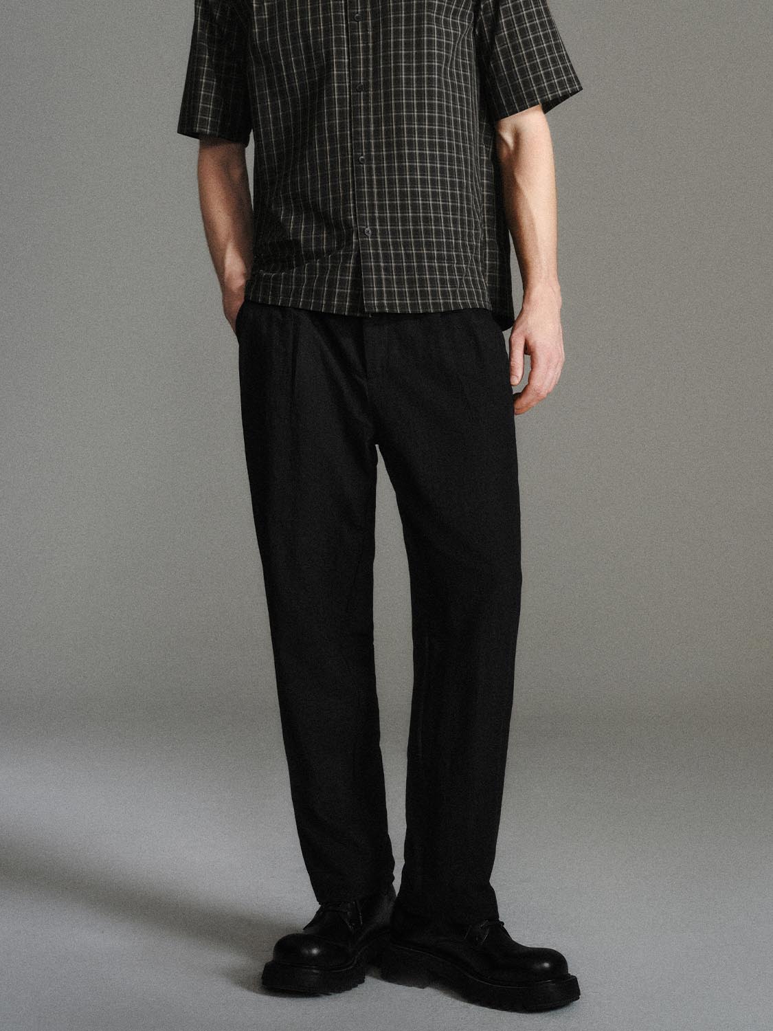 Pleated Tapered Pants