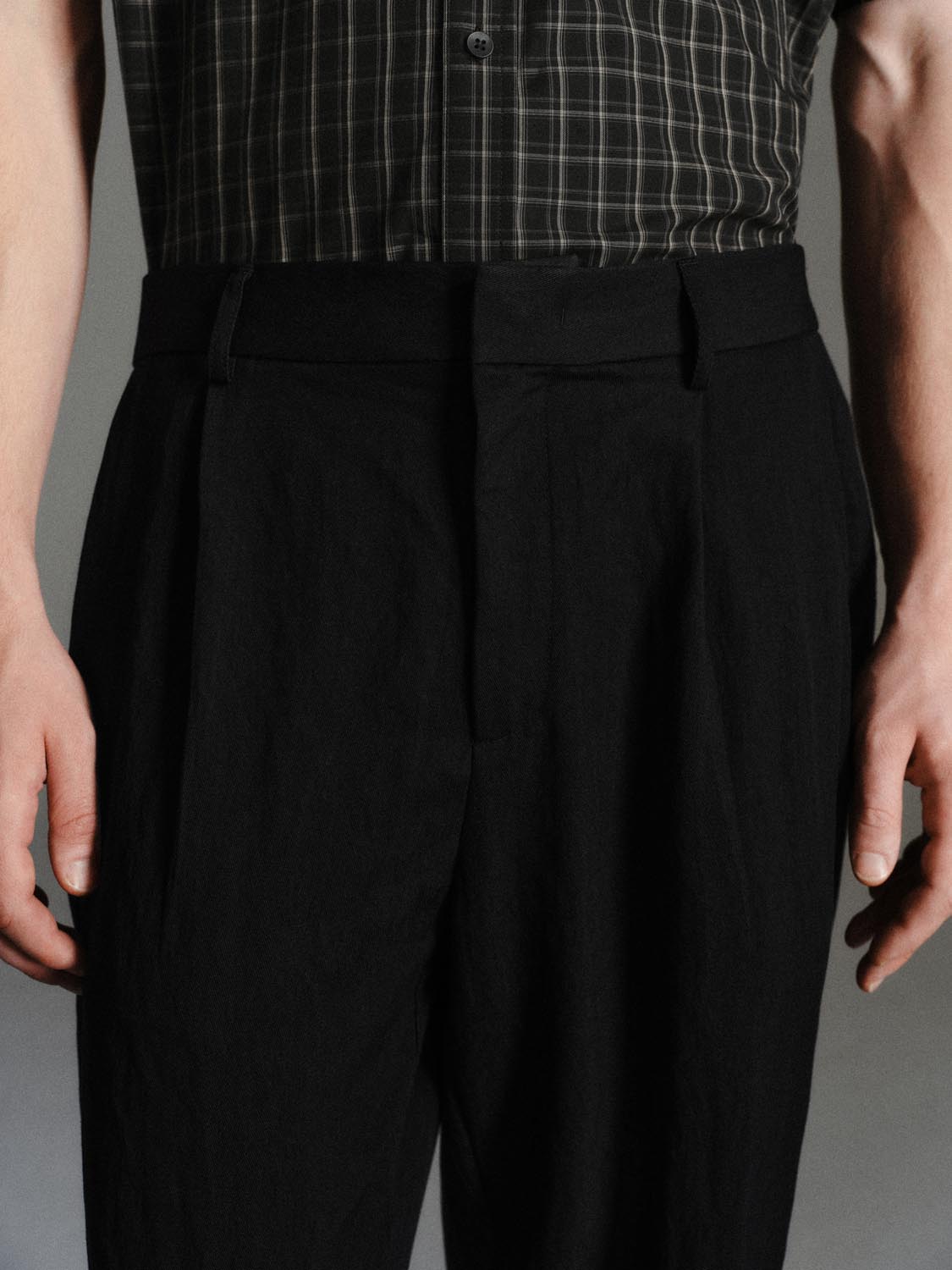 Pleated Tapered Pants