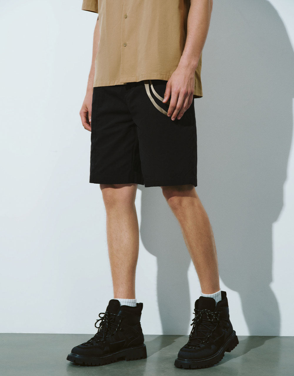 Drawstring Waist Loose Shorts