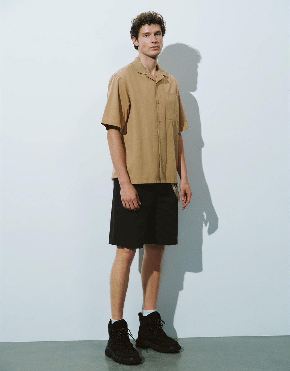 Drawstring Waist Loose Shorts