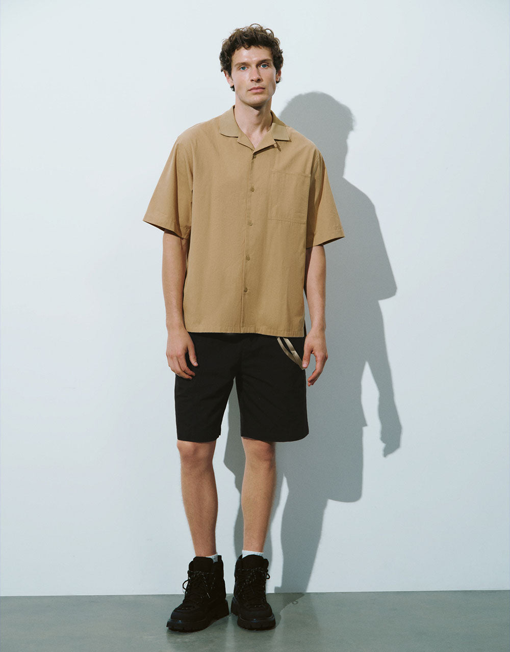 Drawstring Waist Loose Shorts