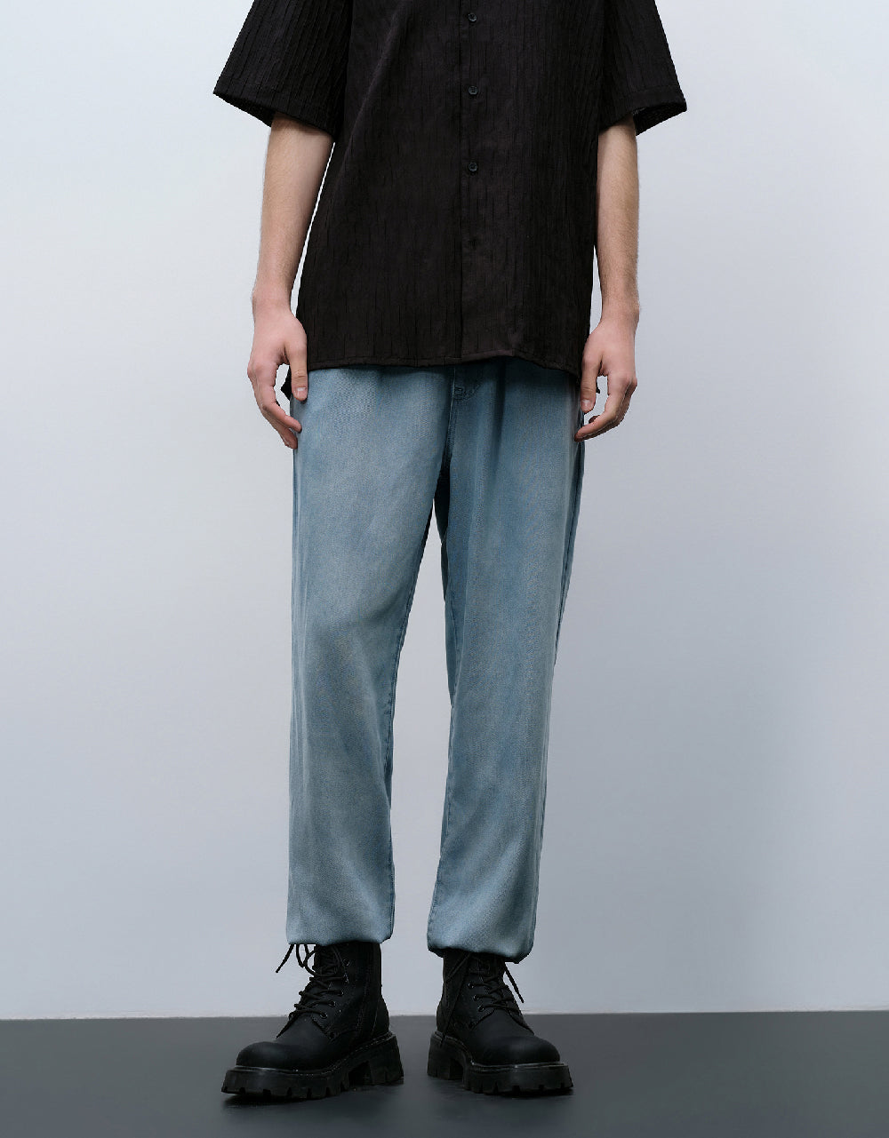 Low-Cut Uppers Jeans