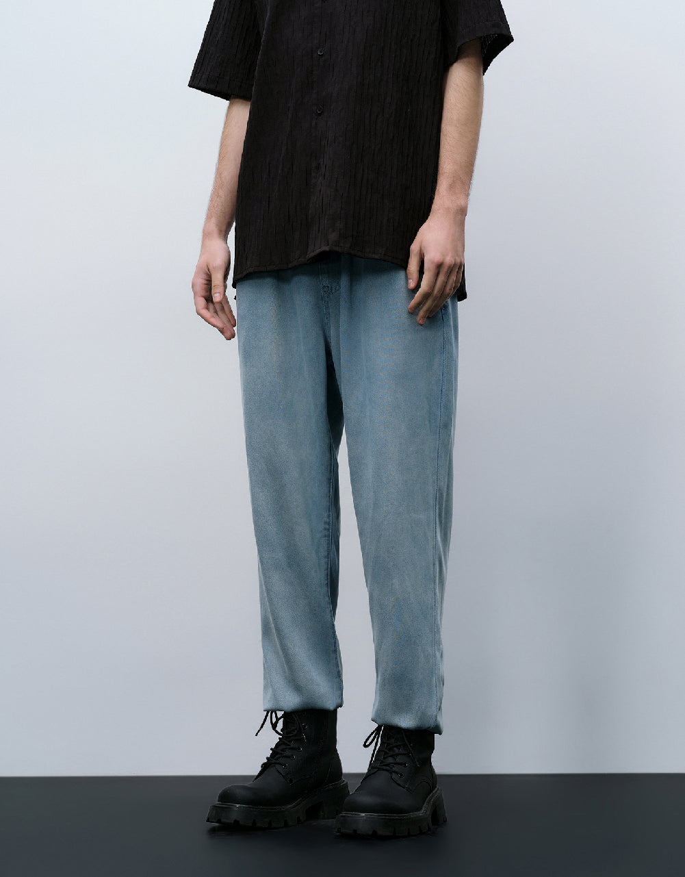 Low-Cut Uppers Jeans