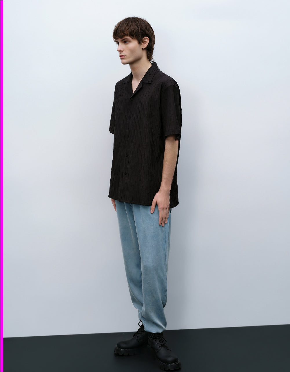 Low-Cut Uppers Jeans