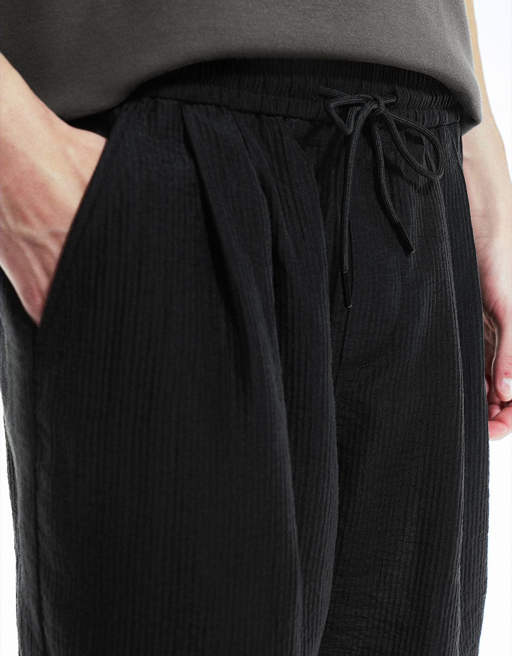 Drawstring Waist Loose Shorts