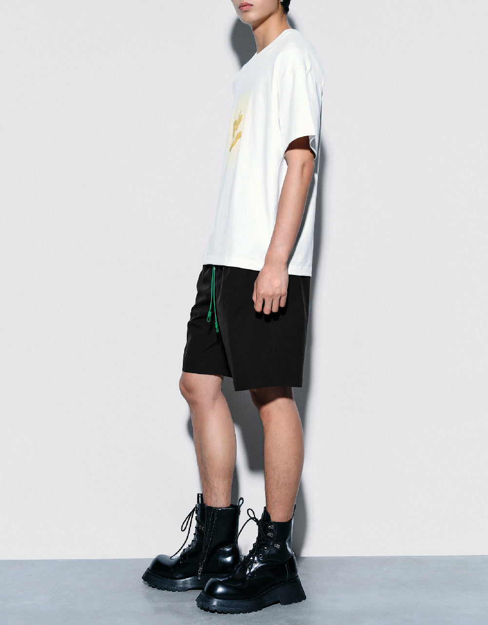 Drawstring Waist Loose Shorts