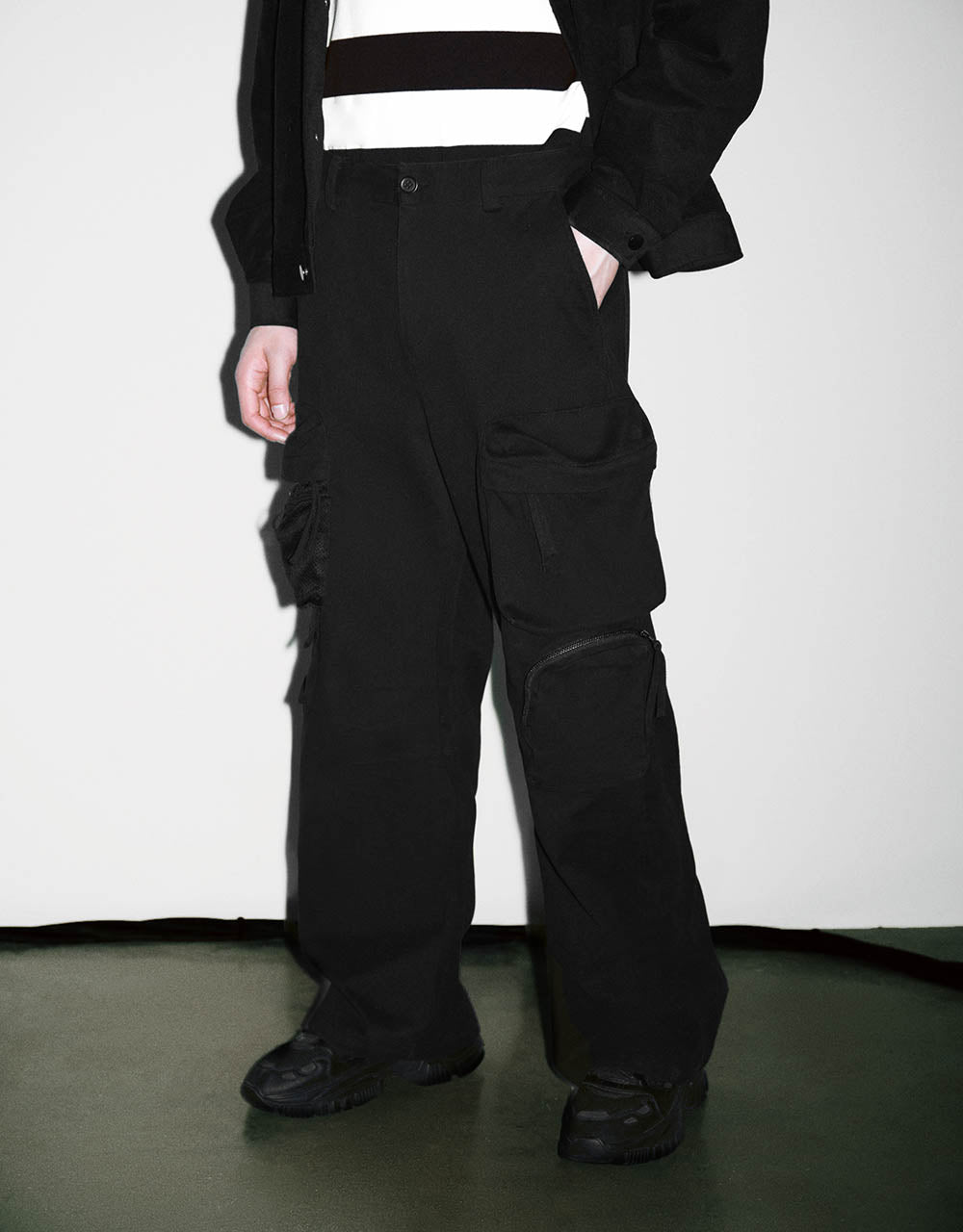 Multi Pockets Wide-Leg Pants