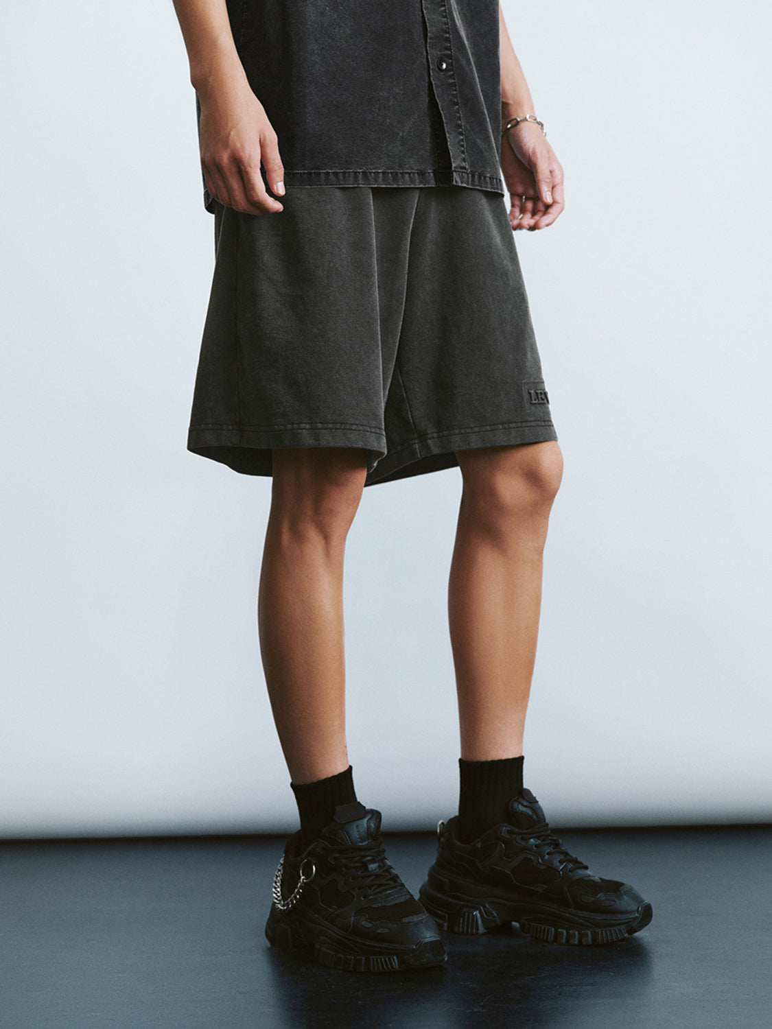 Drawstring Waist Loose Shorts