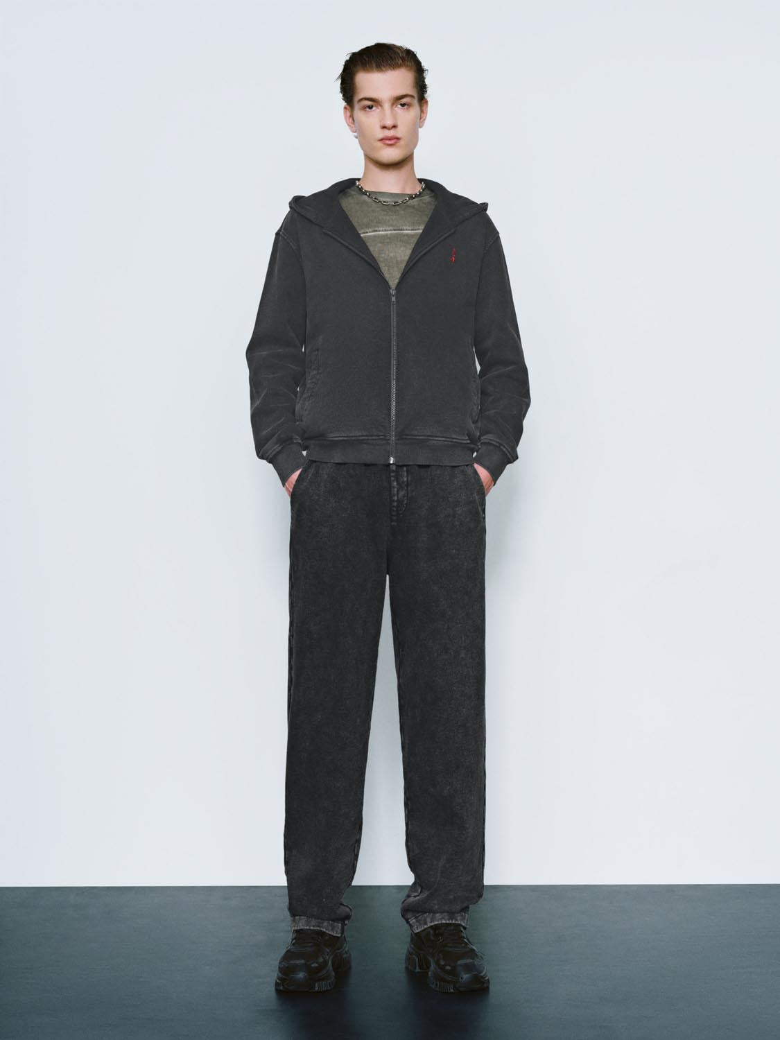 Loose Drawstring Carrot Fit Pants
