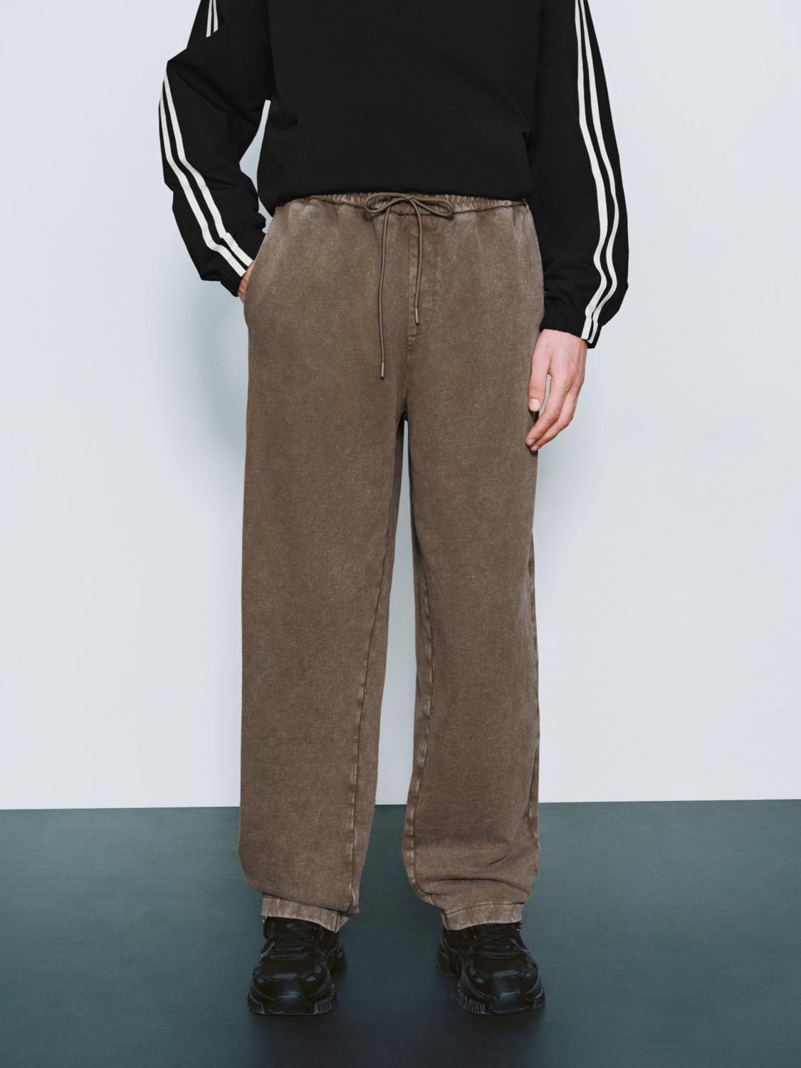 Loose Drawstring Carrot Fit Pants