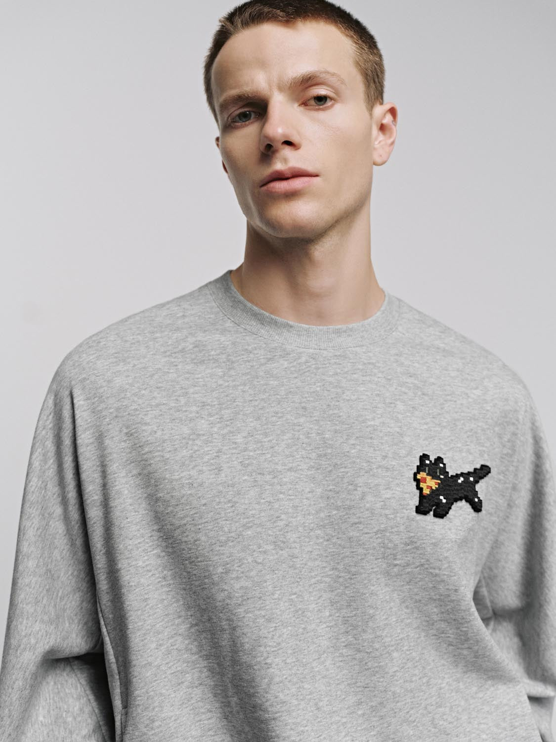 Graphic Contrast Sweatshirts