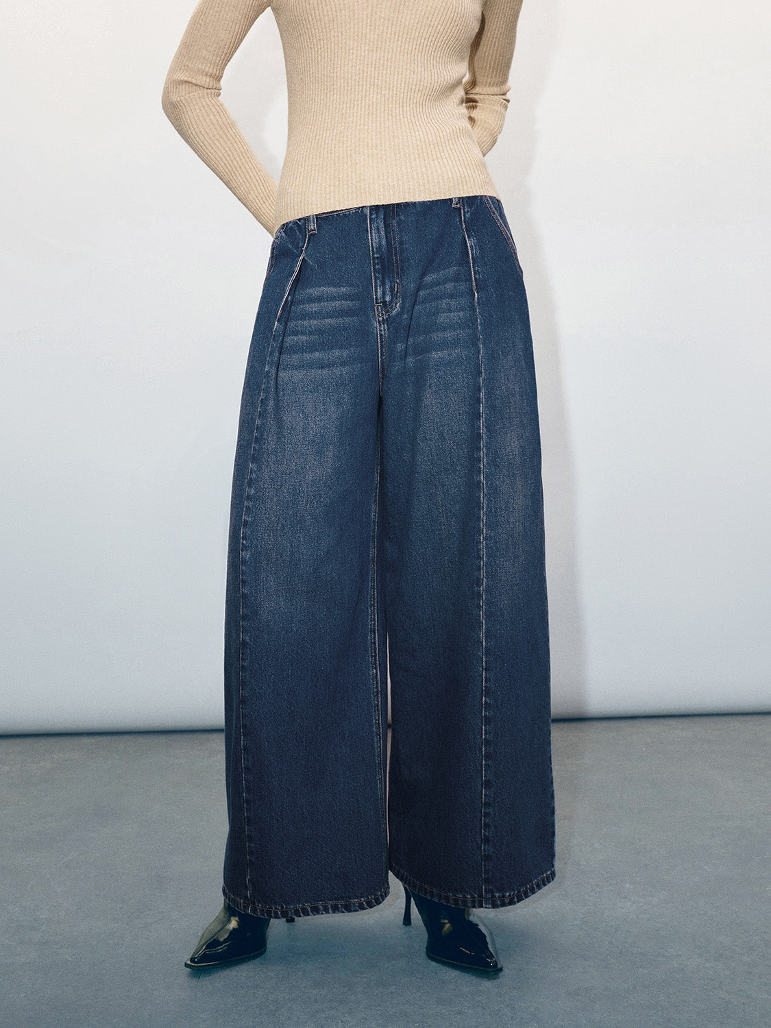 Wide-Leg Jeans