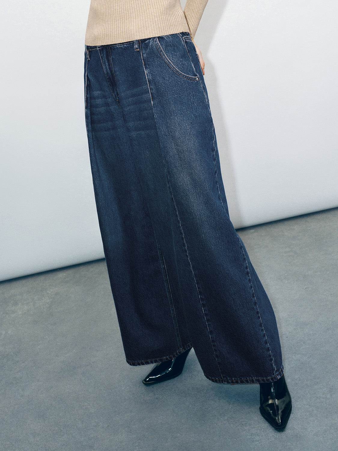 Wide-Leg Jeans