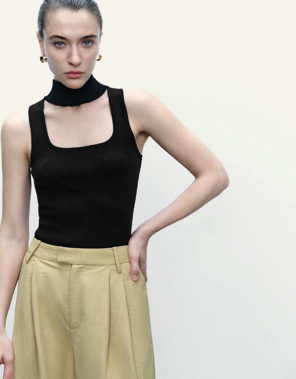 Sleeveless Crew Neck Knitted T-Shirt