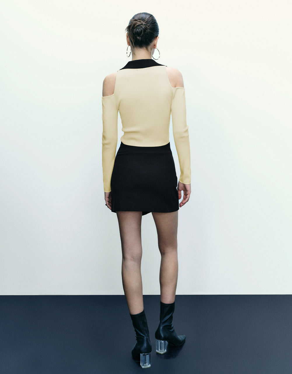 Cold Shoulder V-Neck Knitted T-Shirt