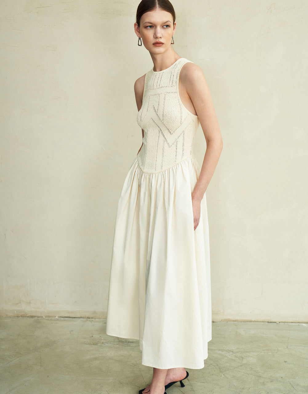 Sleeveless Crew Neck Knitted Dress
