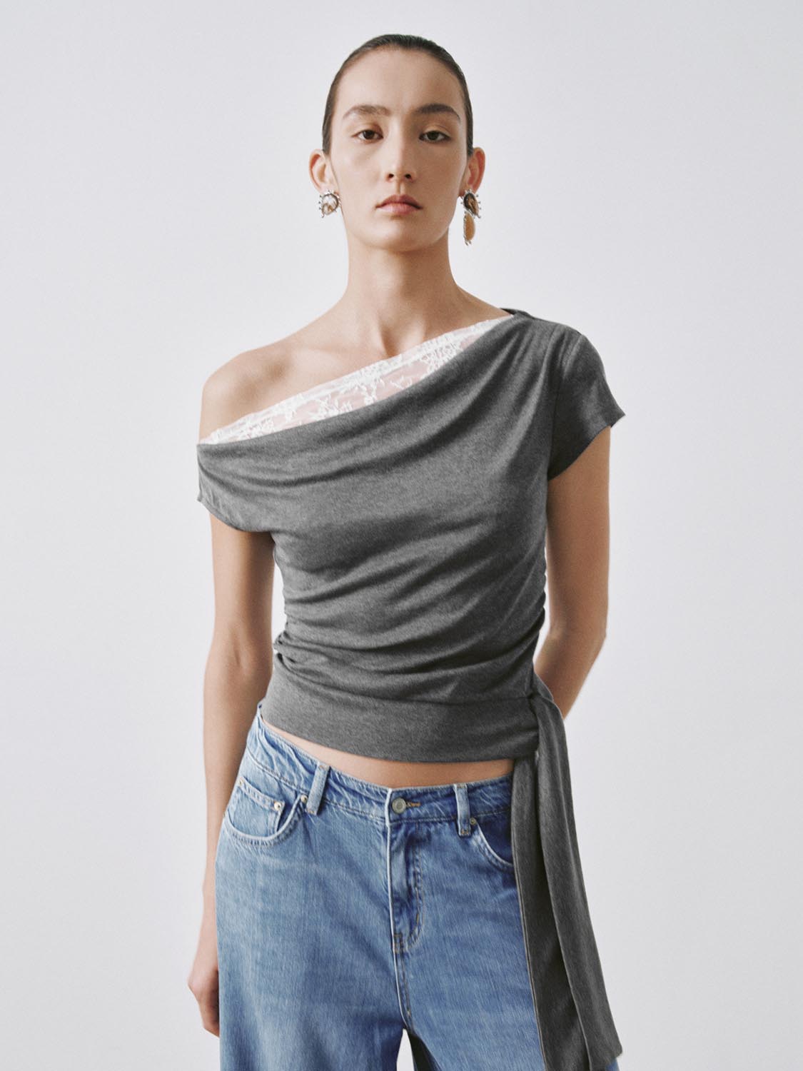 เสื้อยืดรูดย่นไหล่เดียว