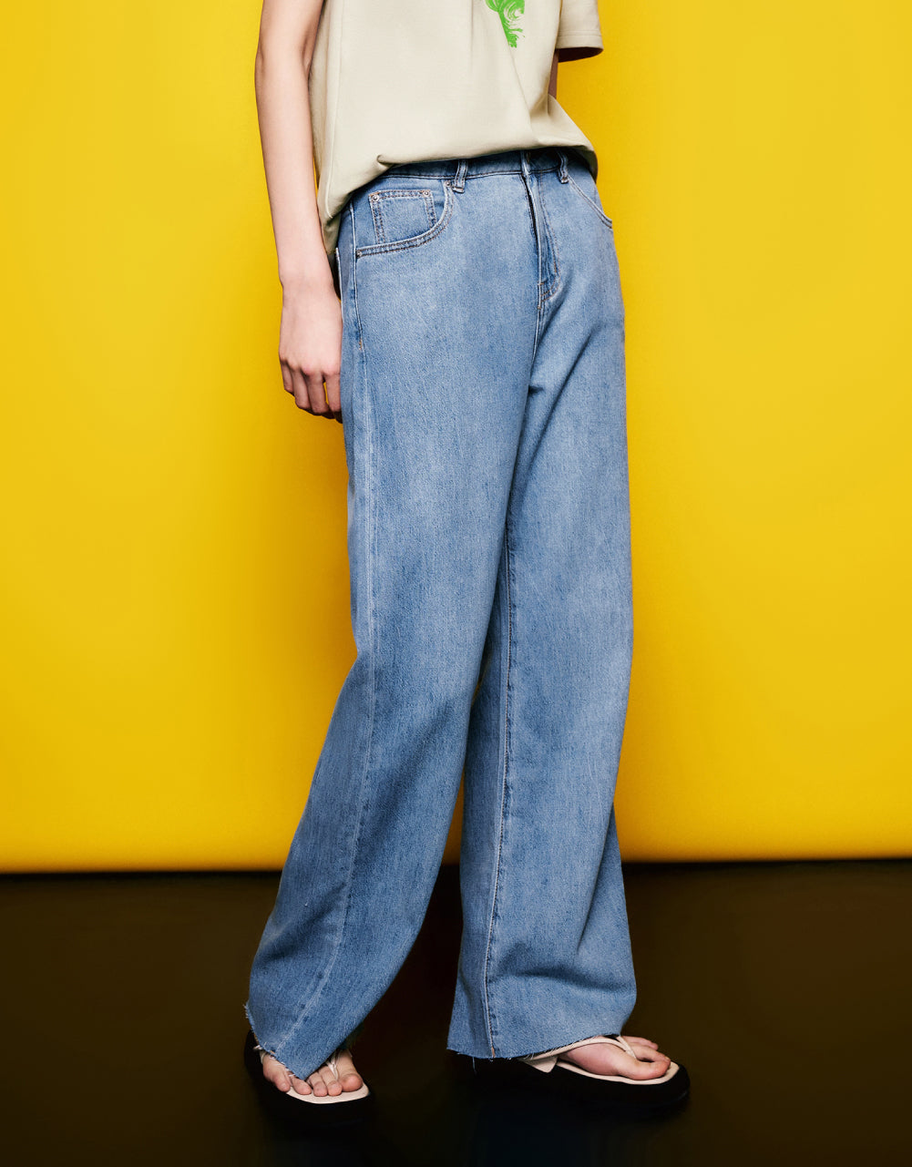 Thin Wide-Leg Jeans
