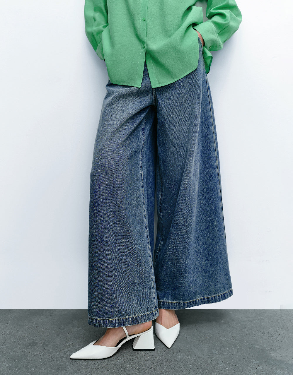 Loose Wide-Leg Jeans