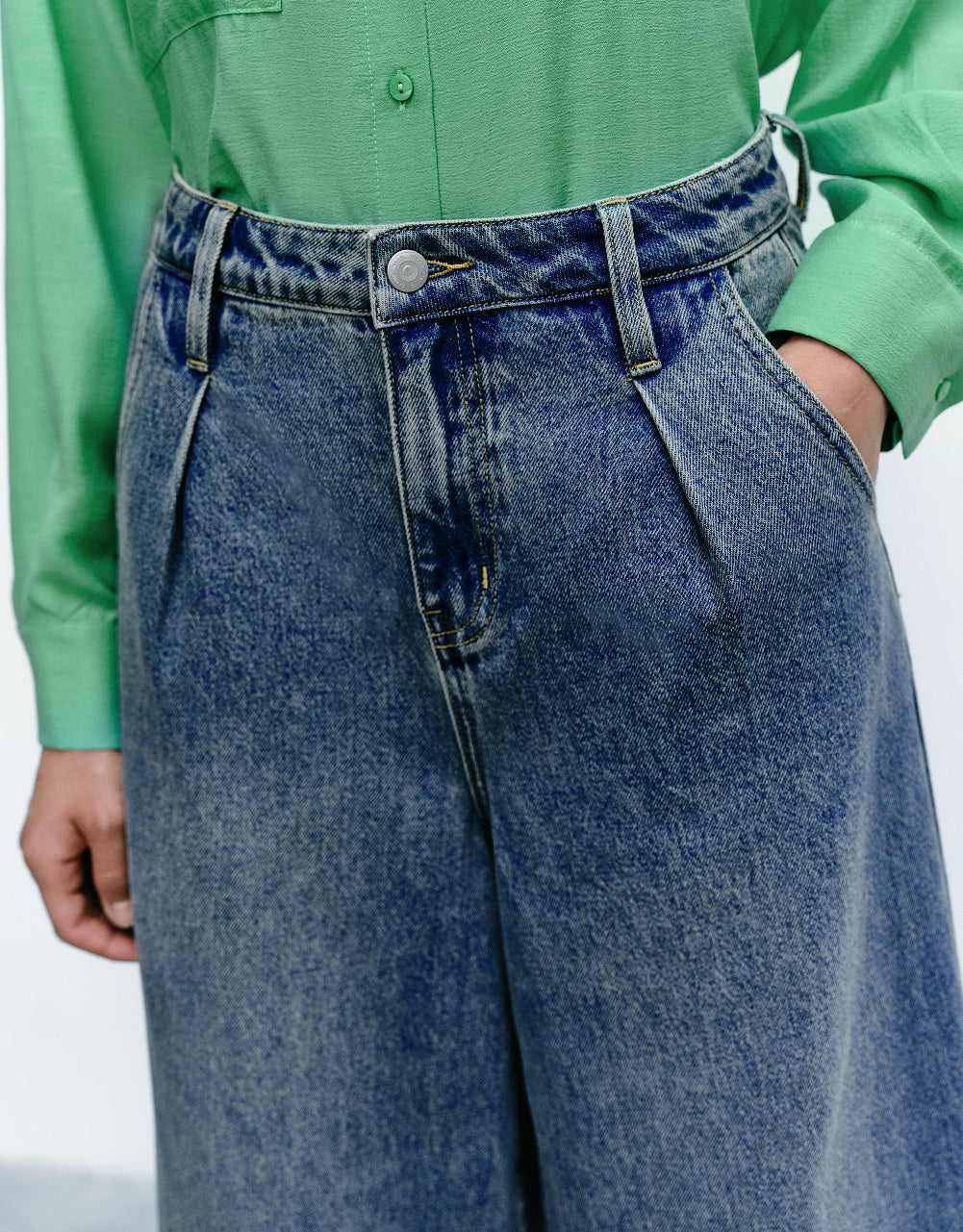 Loose Wide-Leg Jeans