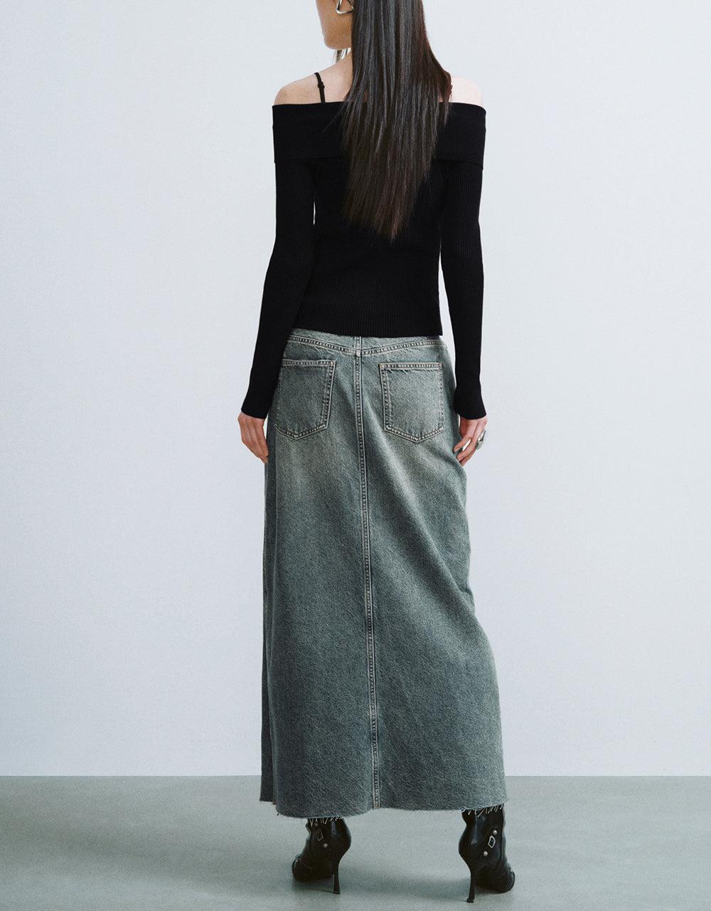 Off-Shoulder Knitted T-Shirt