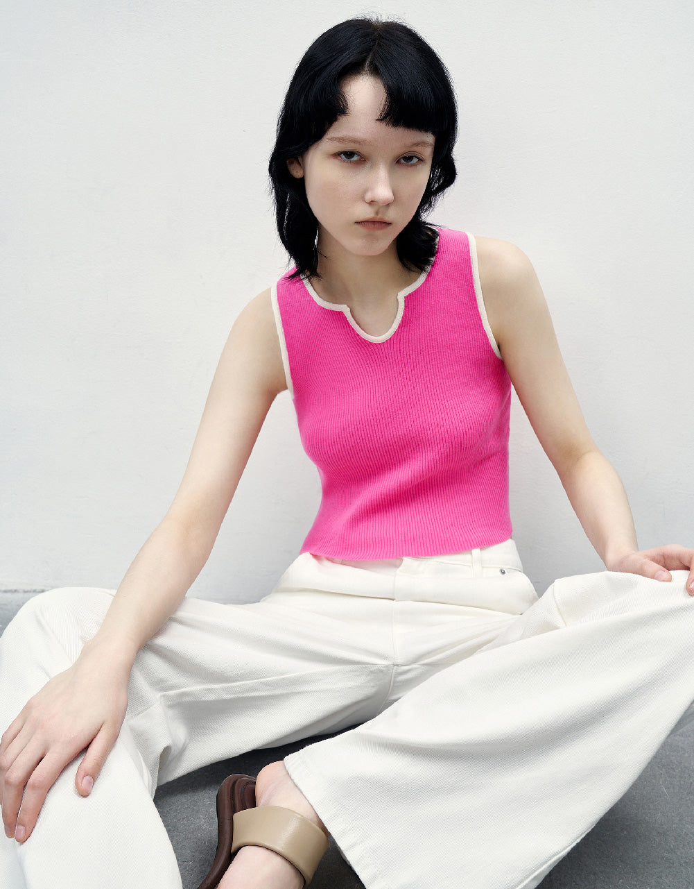 Sleeveless V-Neck Knitted Top