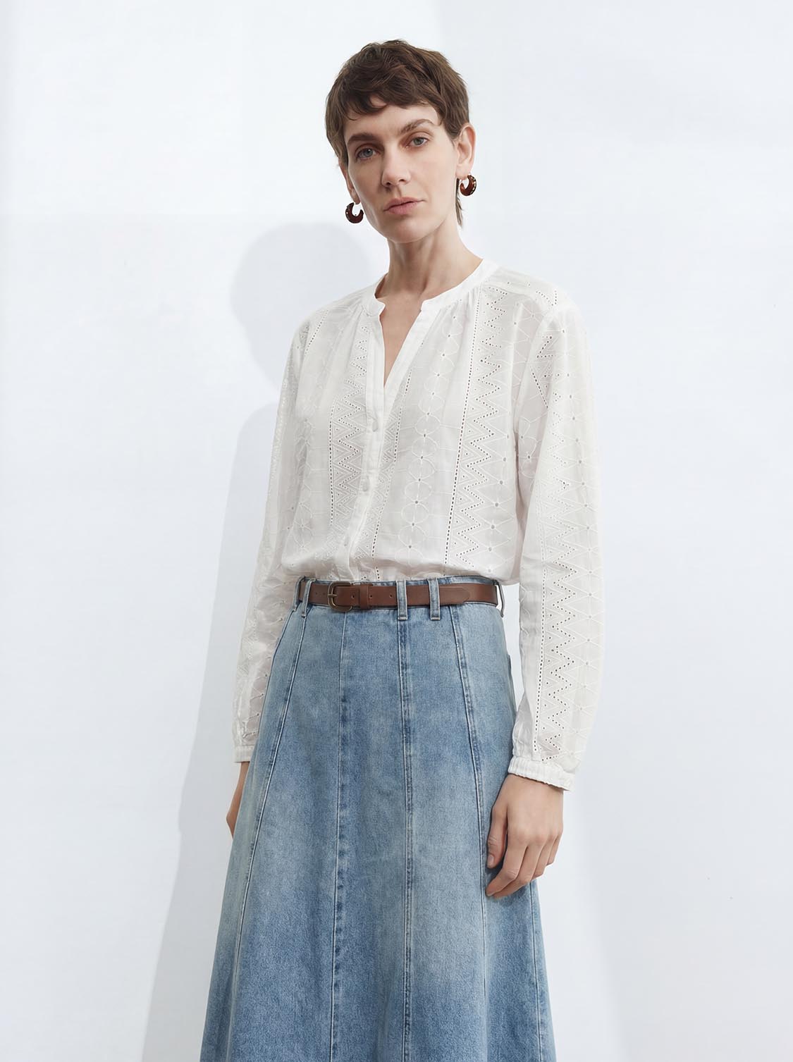 เสื้อคอวี