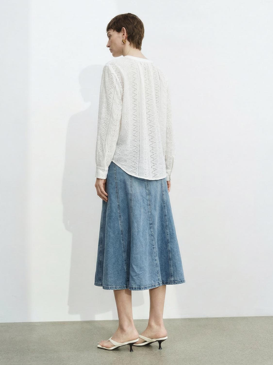 เสื้อคอวี