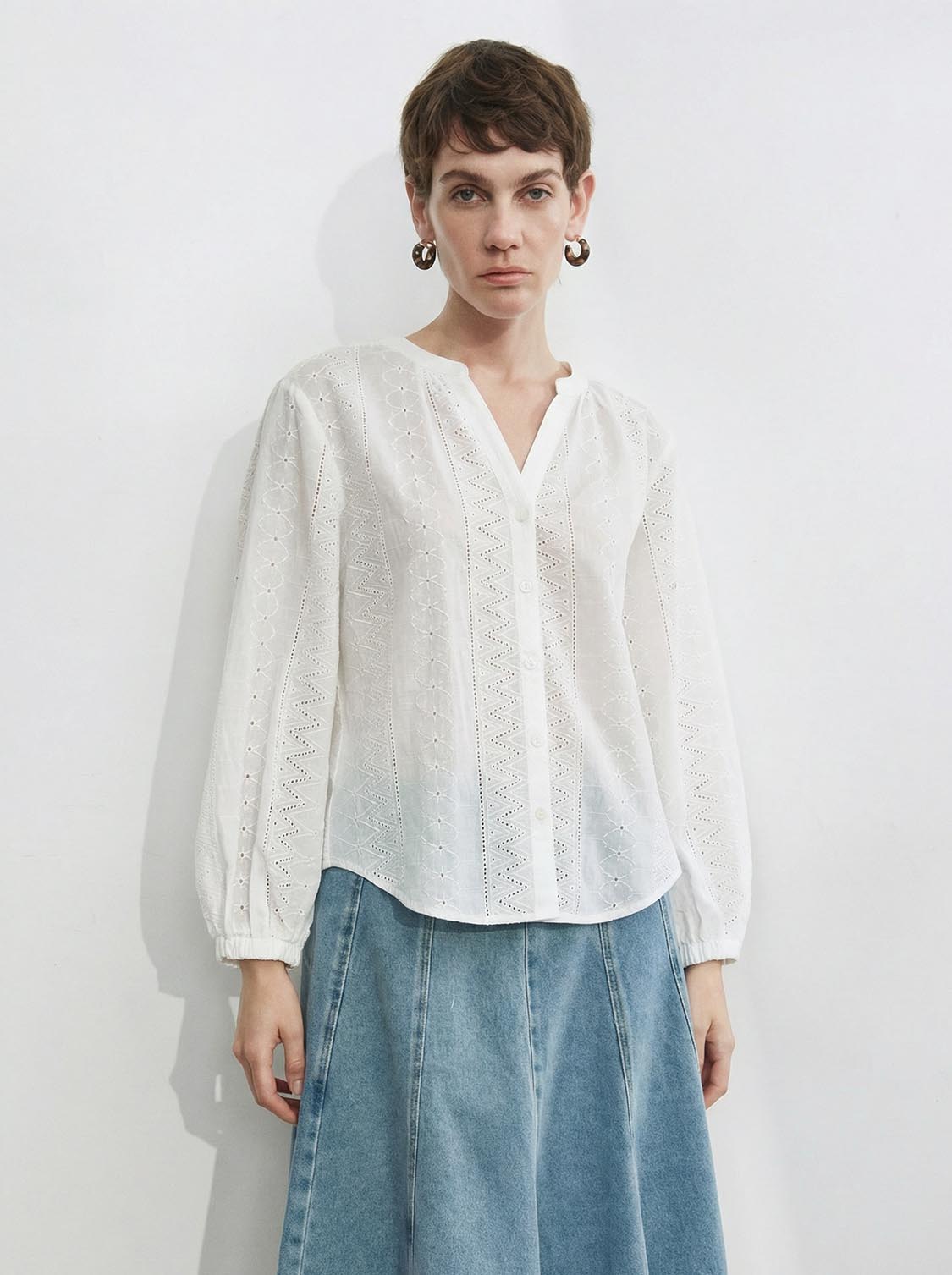 เสื้อคอวี