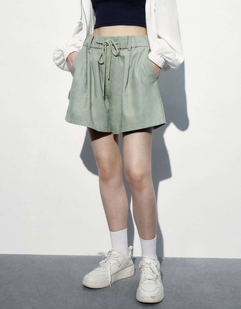 Drawstring Waist Regular Shorts