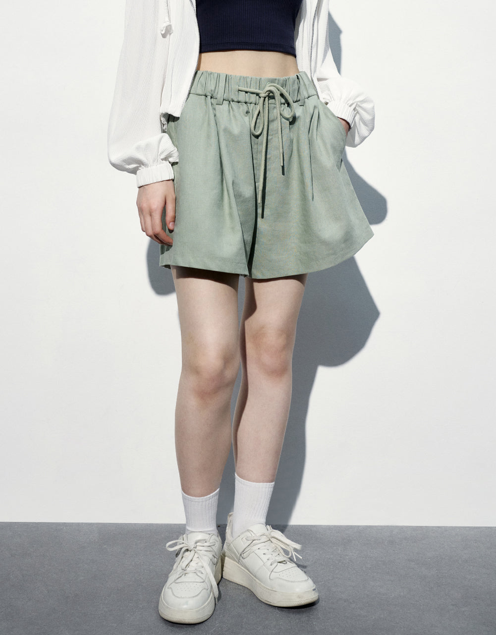 Drawstring Waist Regular Shorts