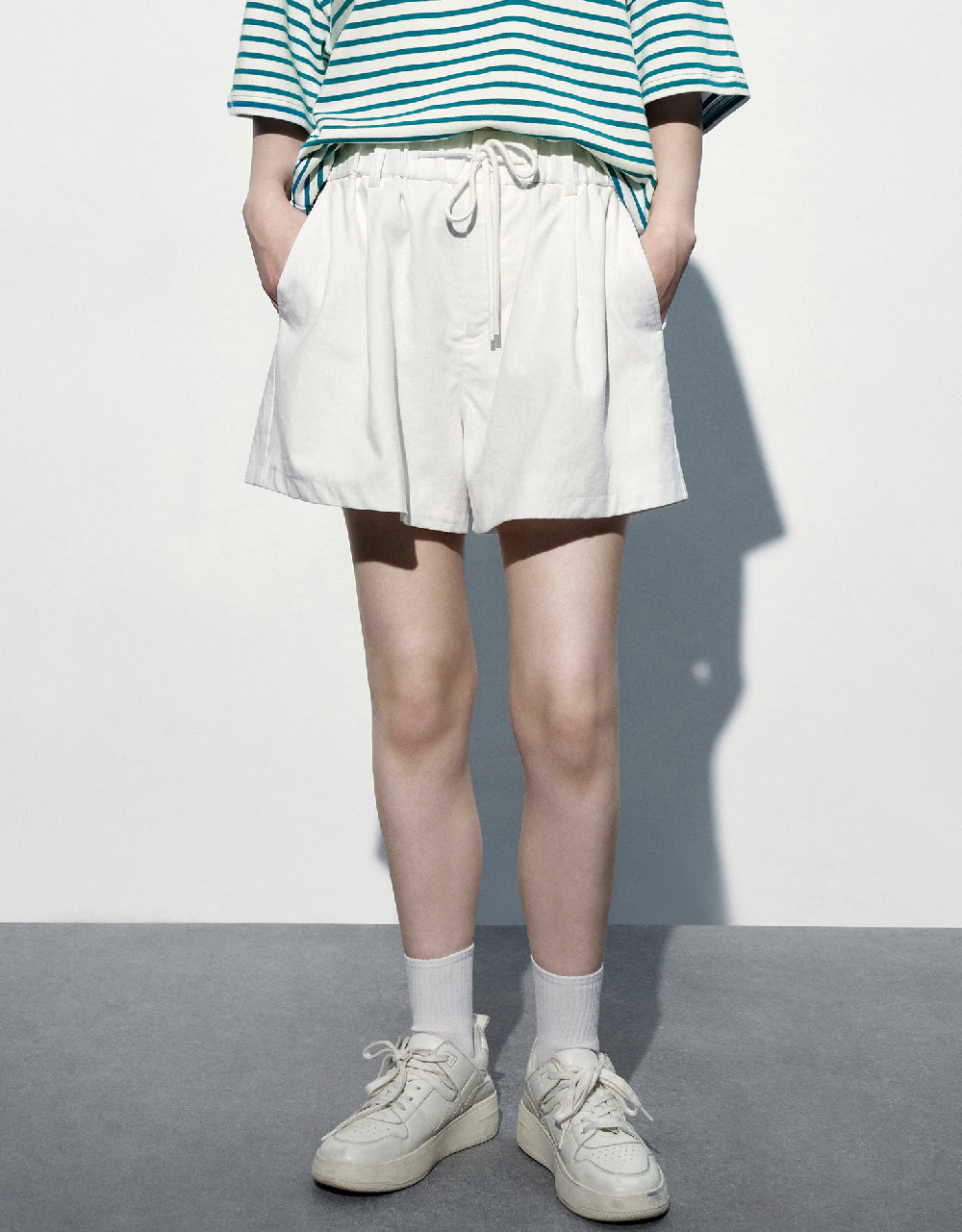 Drawstring Waist Regular Shorts