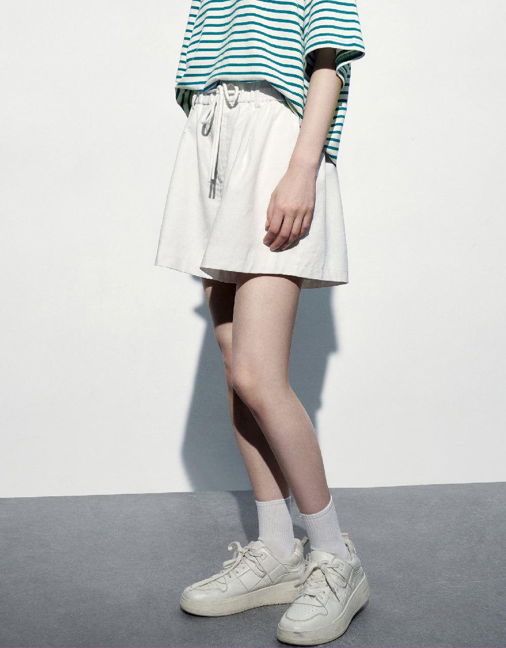 Drawstring Waist Regular Shorts