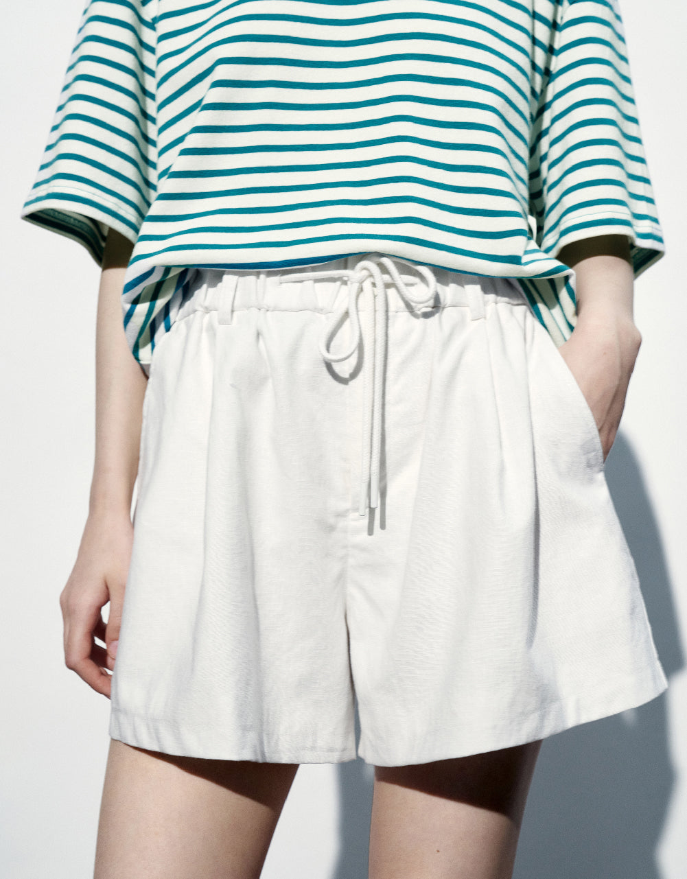 Drawstring Waist Regular Shorts