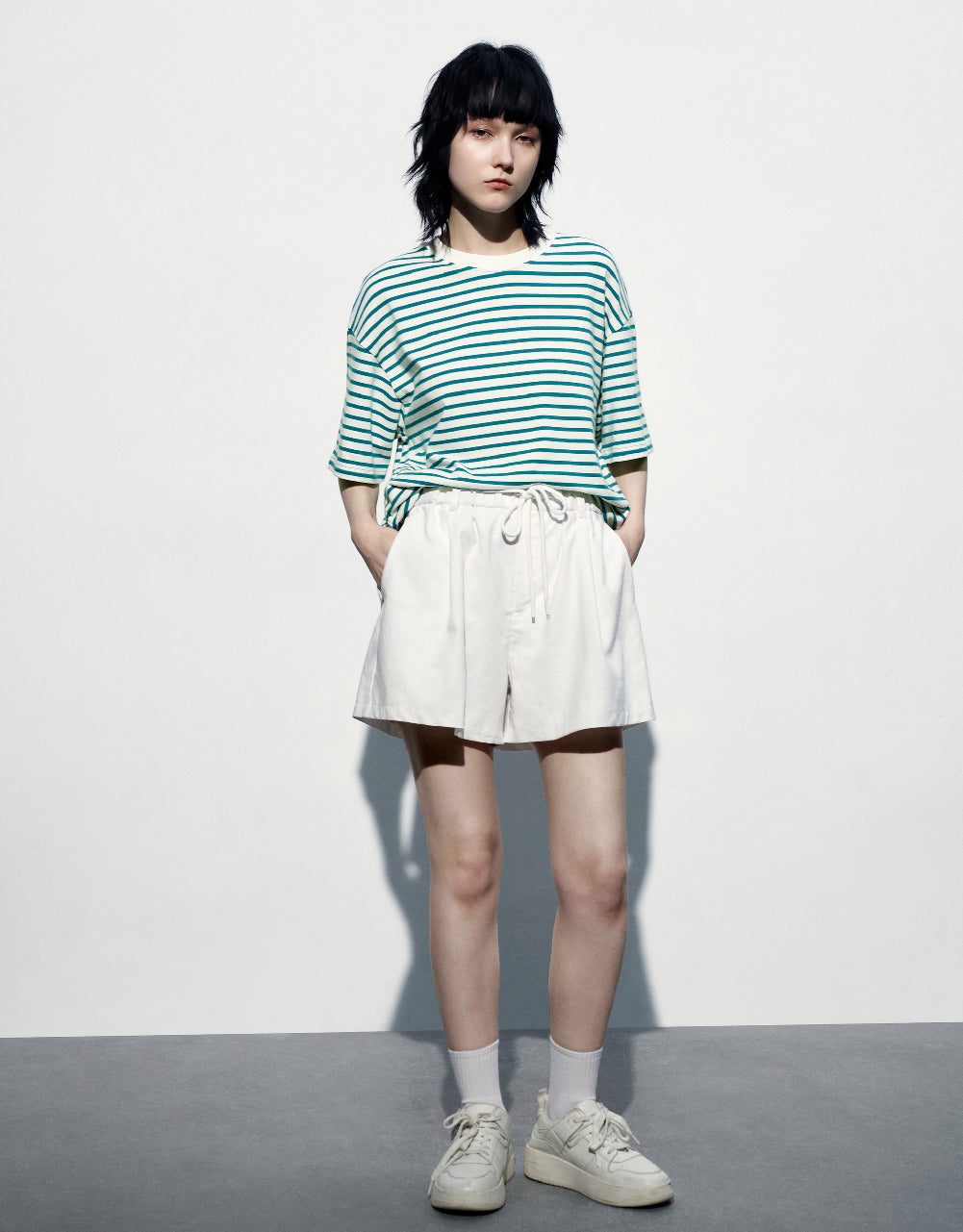 Drawstring Waist Regular Shorts
