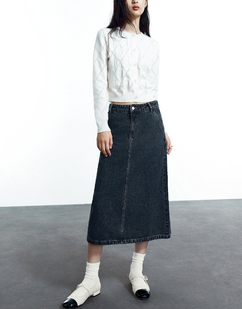 Embossed Crew Neck Knitted Cardigan