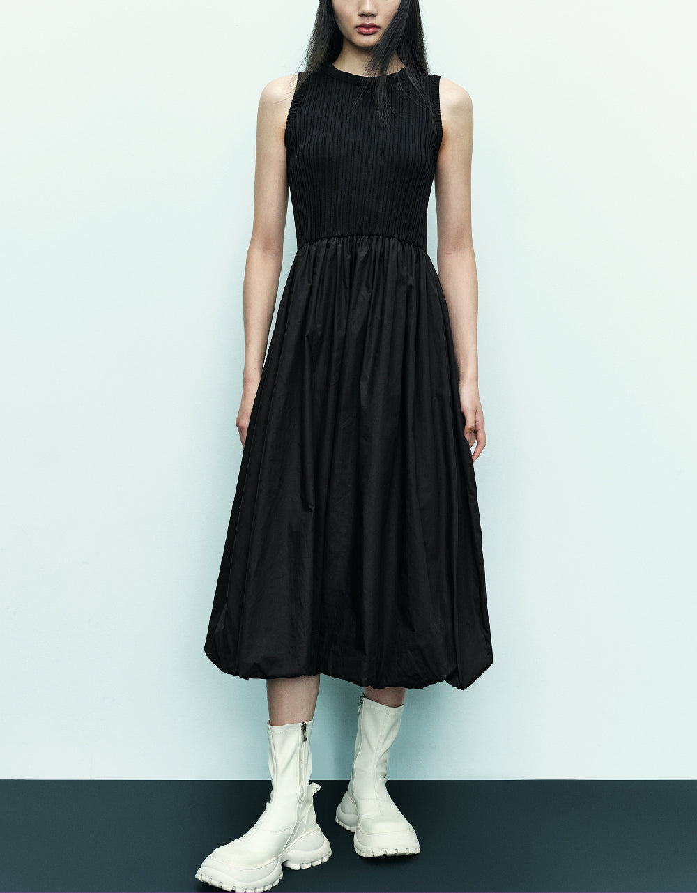 Sleeveless Two-Toned Knitted Dress