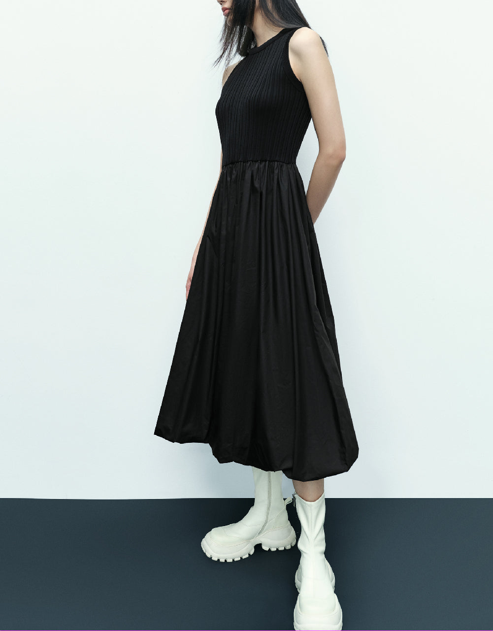 Sleeveless Two-Toned Knitted Dress