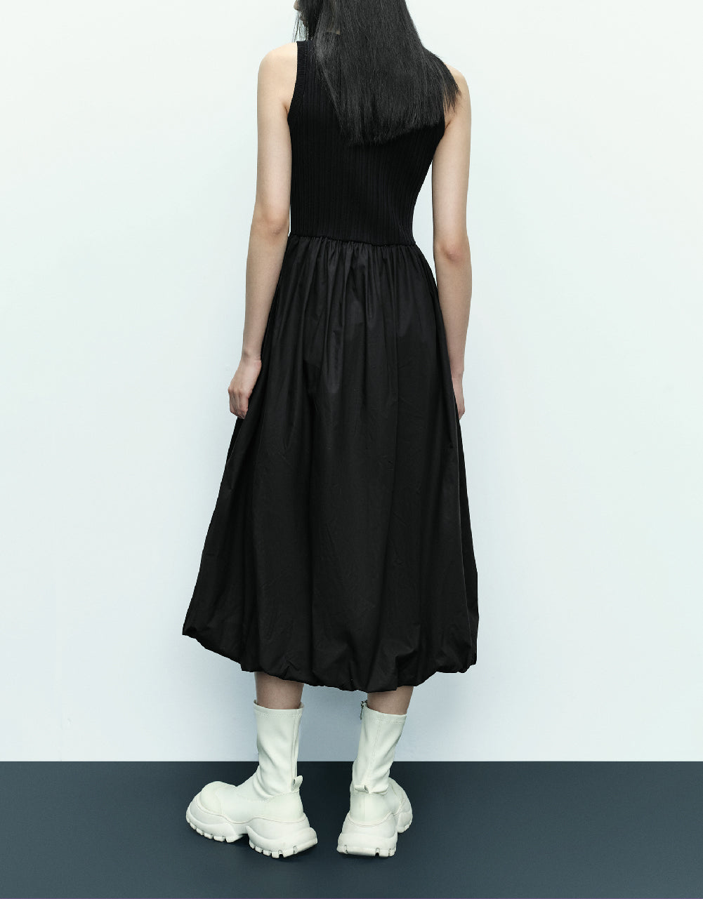 Sleeveless Two-Toned Knitted Dress