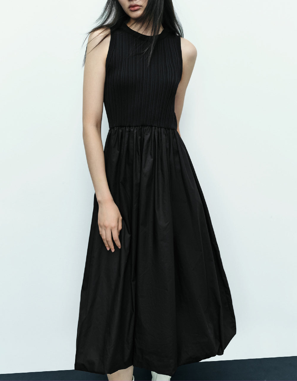 Sleeveless Two-Toned Knitted Dress